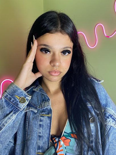 Vitoria Silva Beauty: salão de beleza em Vila Natal, Cubatão