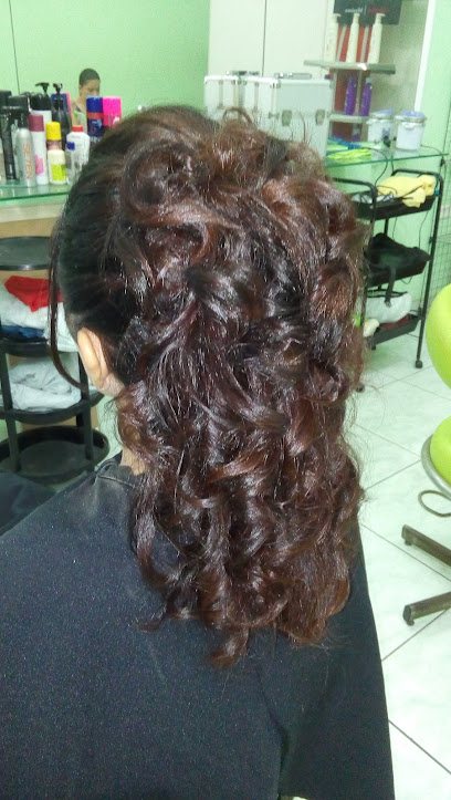 Salão de Beleza Gills Coiffeur: salão de beleza em Sítio do Campo, Praia Grande