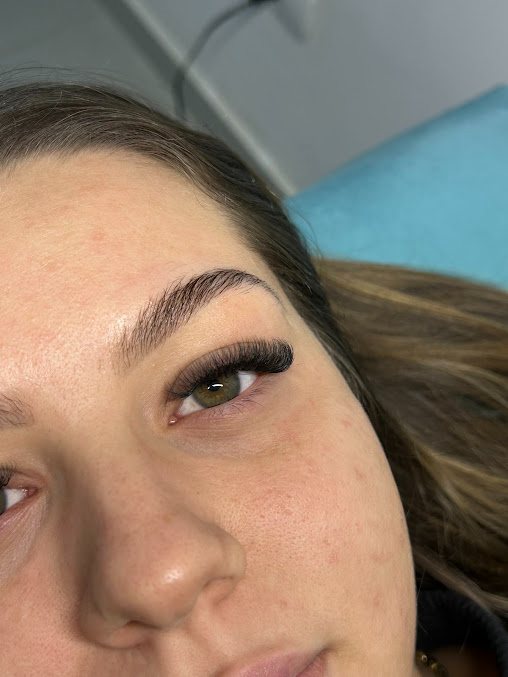 Thifany Lash Designer: cílios em Guilhermina, Praia Grande