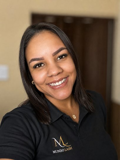 Beatriz Araujo: cílios em Cidade Náutica, São Vicente