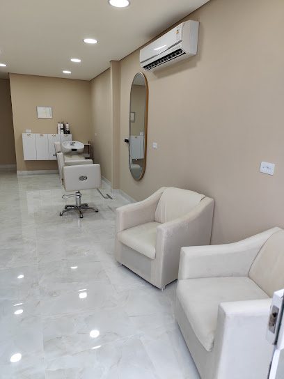 Studio jhennifer viana: salão de beleza em Vila dos Pescadores, Cubatão