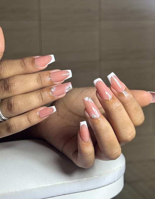 Studio Vitoria Diaz: unhas em Jóquei Club, São Vicente