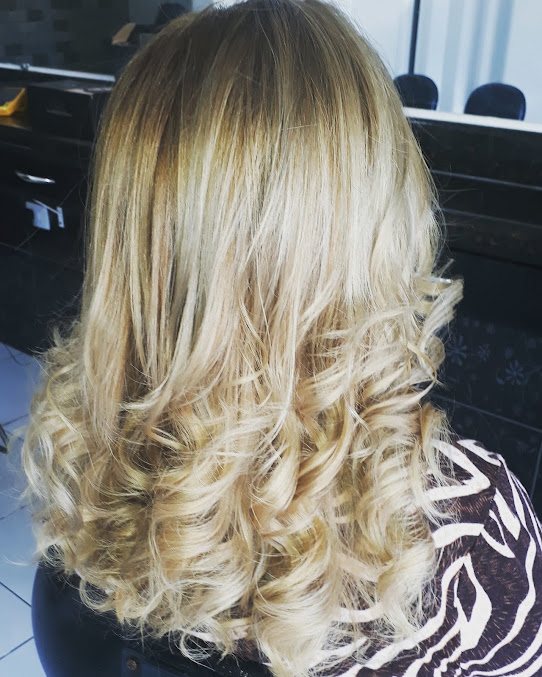 ADRIANA VIGNOLi CABELOS FEMININO: cabelo em Jardim Ribamar, Peruíbe (foto 2)