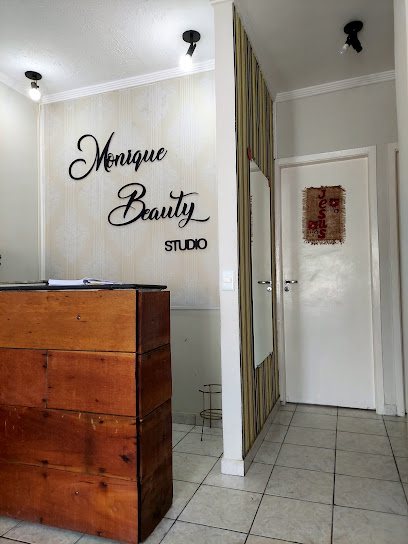 Monique Beauty: salão de beleza em Jardim Samambaia, Praia Grande