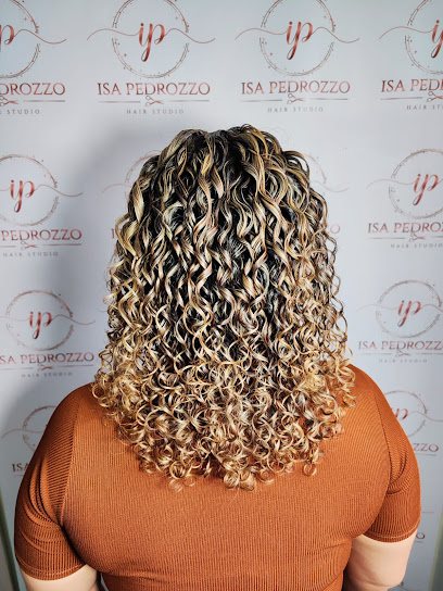Isa Pedrozzo Hair Studio: cabelo em Cidade Ocian, Praia Grande (foto 3)