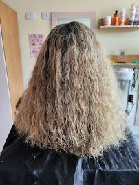 Isa Pedrozzo Hair Studio: cabelo em Cidade Ocian, Praia Grande