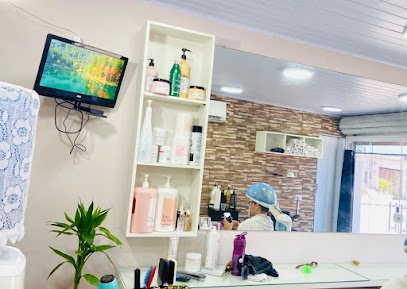 Studio Leila Dutra: salão de beleza em Vila Tupi, Praia Grande
