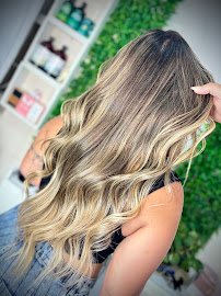 Studio Priscila Amorim: salão de beleza em Vila Cascatinha, São Vicente (foto 2)