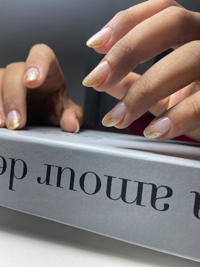 Polli Silva Nail Designer: unhas em Vila Caiçara, Praia Grande
