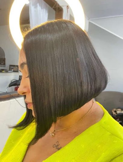 Tania Meira Coiffeur: cabelo em Vila Valenca, São Vicente