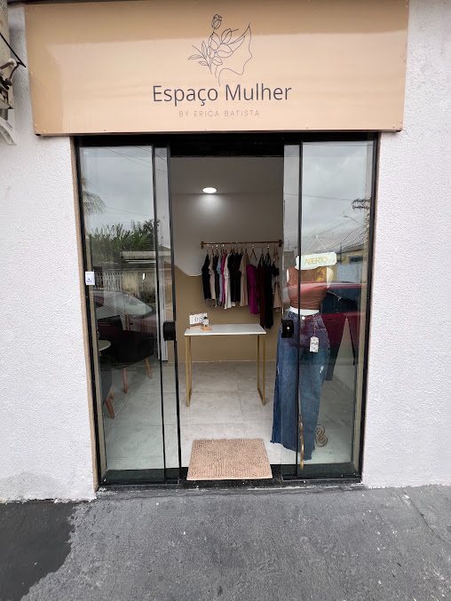 Espaço mulher by Erica Batista: salão de beleza em Vila Sonia, Praia Grande