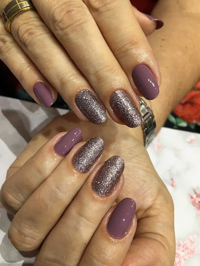Alinne Silva nails: unhas em Centro, São Vicente