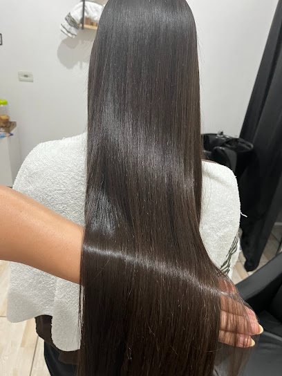 Studio Vanessa Oliveira: salão de beleza em Parque das Bandeiras, São Vicente