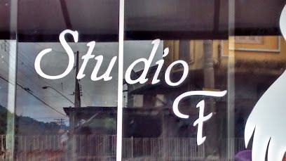 Studio F: salão de beleza em Catiapoã, São Vicente