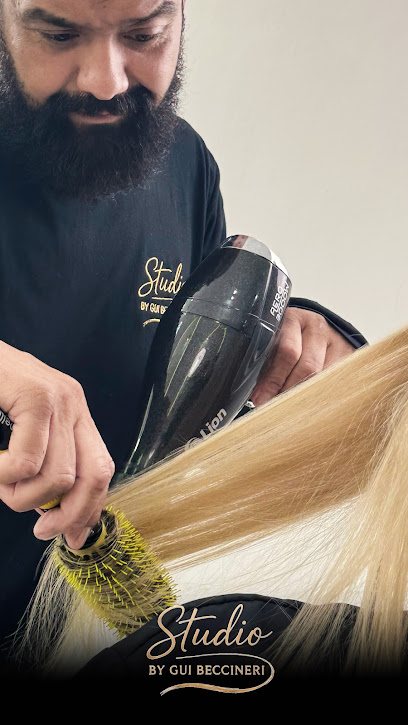 Studio By Gui Beccineri: salão de beleza em Centro, Peruíbe