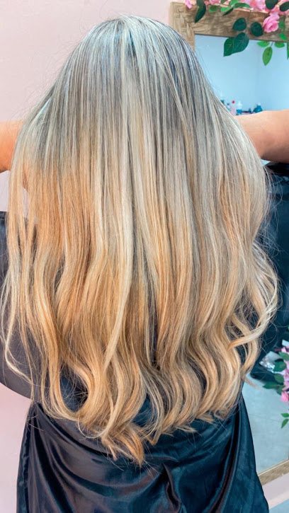 Adrianne Sales Hair (Studio Jeová Shamah): cabelo em Nova Mirim, Praia Grande