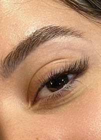 Capitu Beauty: cílios em Parque Continental, São Vicente