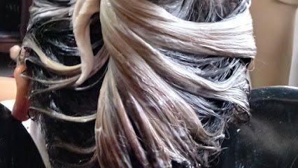 Viure Espai Cabelo Corpo Cia: cabelo em Vila Tupi, Praia Grande (foto 2)