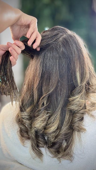 Studio Cintia Martins Micale: salão de beleza em Beira Mar, São Vicente