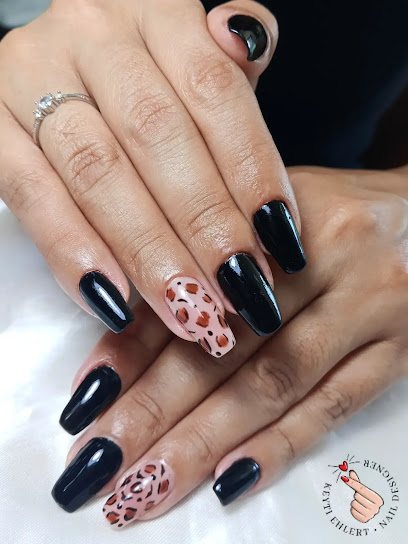 Keyti Ehlert: unhas em Itararé, São Vicente