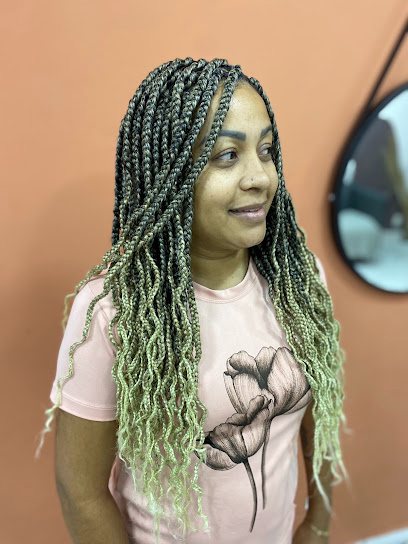 Natrança terapeuta dos cabelos especialista em cachos crespos e tranças: cabelo em Jardim Nova Republica, Cubatão