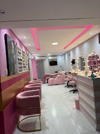 Dany Mundo Rosa Beauty: salão de beleza em Vila Tupi, Praia Grande