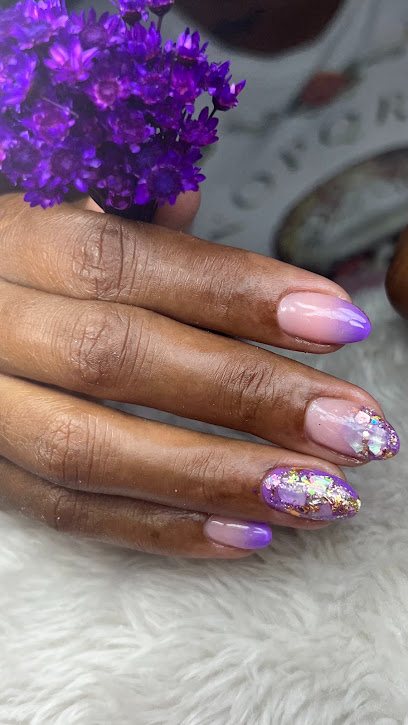 Stella Guimarães: unhas em Catiapoã, São Vicente