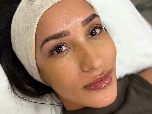Glam Beauty by Letícia Paivva: salão de beleza em Boqueirão, Praia Grande
