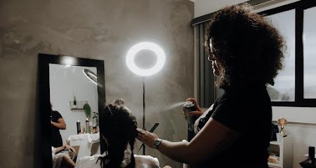 Jessica Ferreira maquiagem e penteado: maquiagem em Centro, São Vicente
