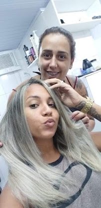 Aline Silva Cabeleireira: cabelo em Vila Mateo Bei, São Vicente