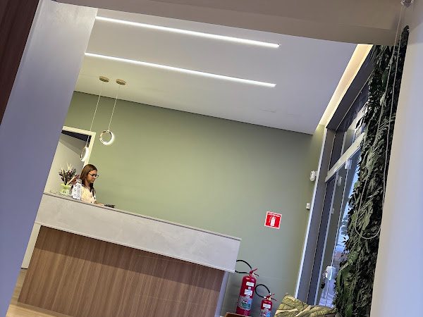 Clínica Reviva Tricologia e Transplante Capilar: salão de beleza em Vila Tupi, Praia Grande (foto 2)