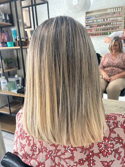 Lu Sampaio Cabeleireiros: cabelo em SP, Peruíbe
