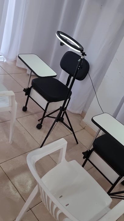 Studio de Beleza e Formação Fabiana Oliveira: salão de beleza em Estância Antonio Novaes, Peruíbe
