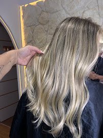 Studio Alessandra fredi: cabelo em Boqueirão, Praia Grande (foto 3)