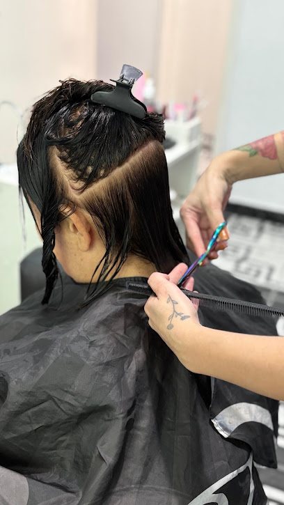 Studio Innov: salão de beleza em Vila Nova, Cubatão