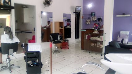 Espaço da Beleza Paula Simoes: salão de beleza em Vila Margarida, São Vicente