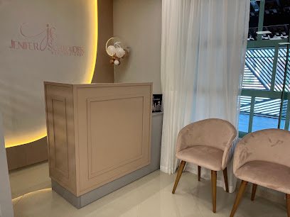 Esmalteria Jenifer Schnaider: unhas em Boqueirão, Praia Grande (foto 2)